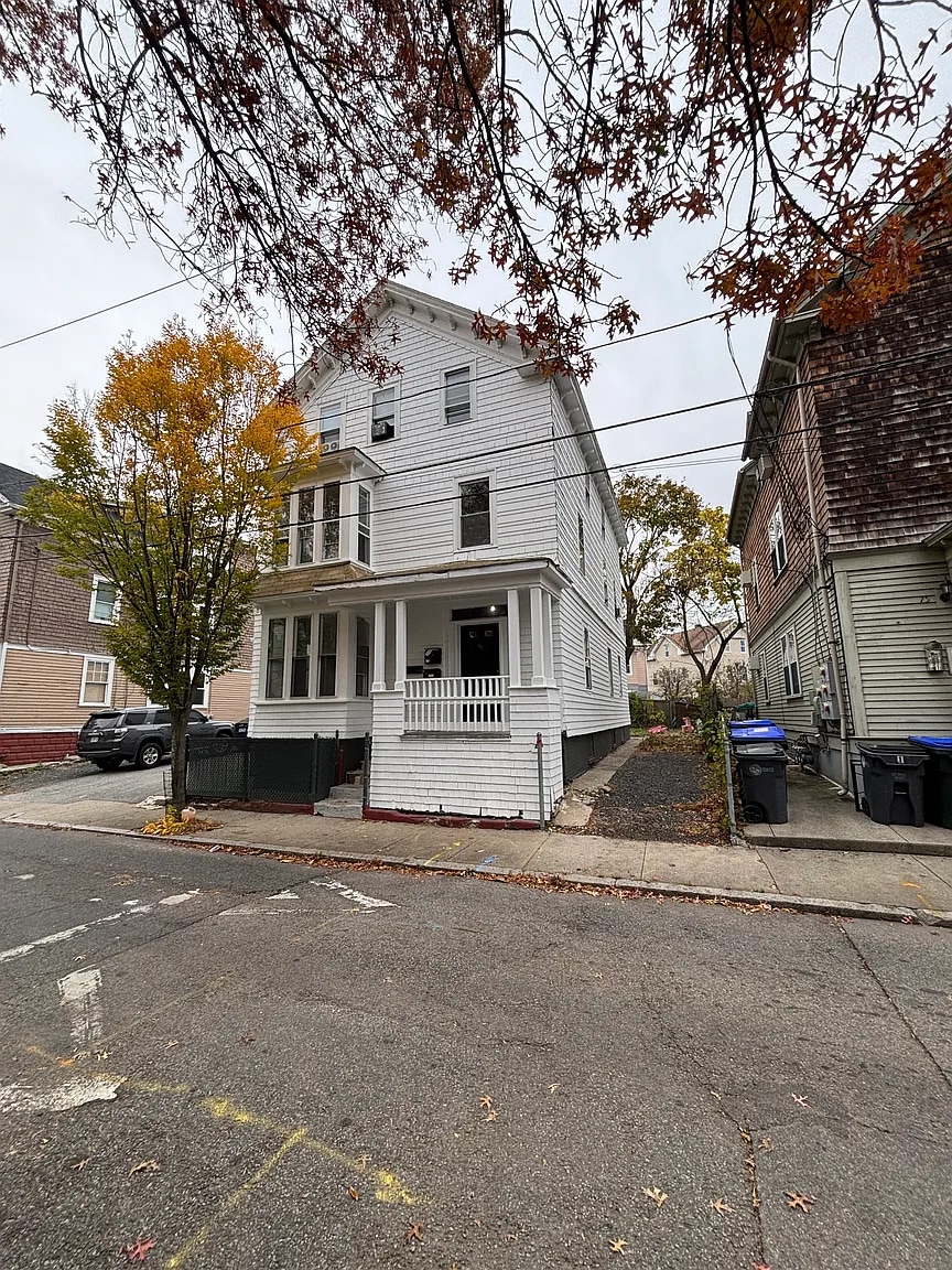 Building Photo - 77 Pekin St