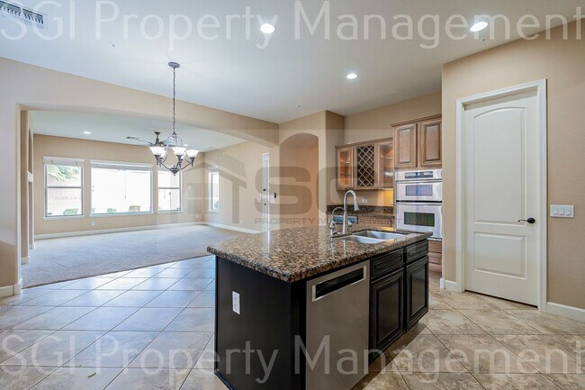 Building Photo - LUXURY 5 BEDROOM VISTANCIA BASEMENT HOME!