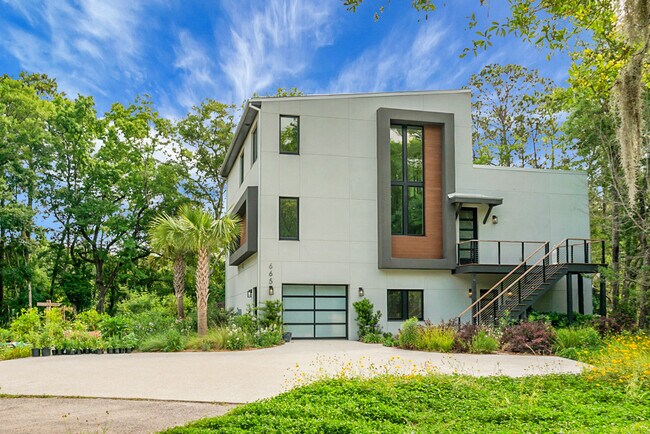 Building Photo - 665 Daniel Whaley Rd