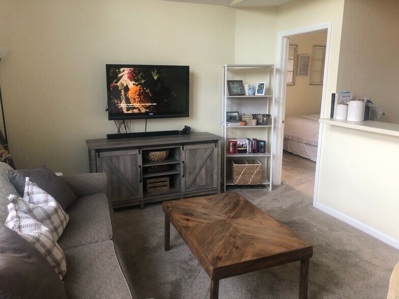 Living room - 8923 Path Way