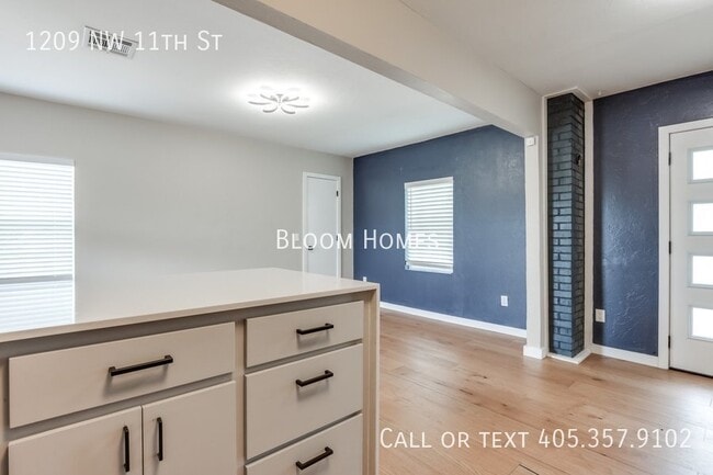 Building Photo - 1209 NW 11th St