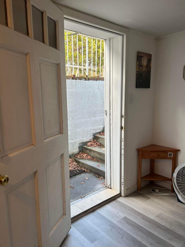 Primary Photo - 121 Southern Blvd