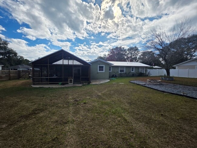 Building Photo - Spacious 5 Bedroom Home with Pool in Crystal Lake Homesites