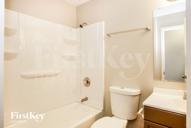 Building Photo - 5993 Brookmont Dr