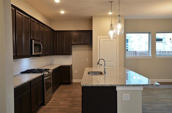 Building Photo - 23834 Pullin Market Dr