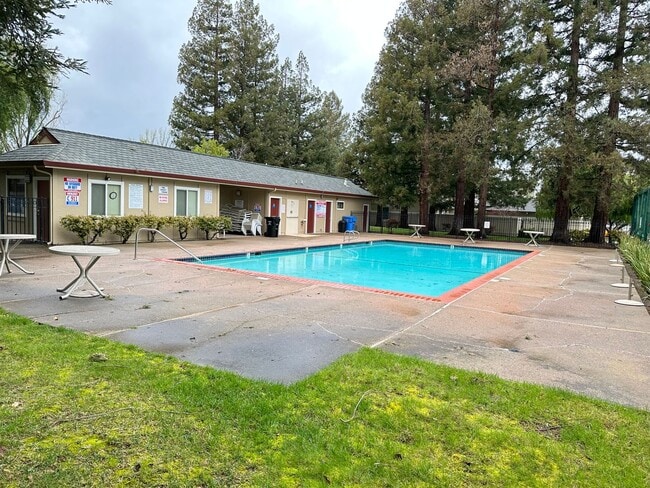 Building Photo - 2 Bed 2 Bath W/ 2 Car Garage In Bancroft V...