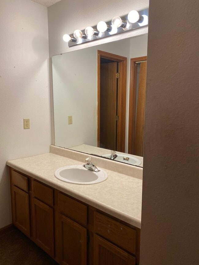 Building Photo - 2 Bedroom | 2 Bathroom | 2 Car Garage, 110...