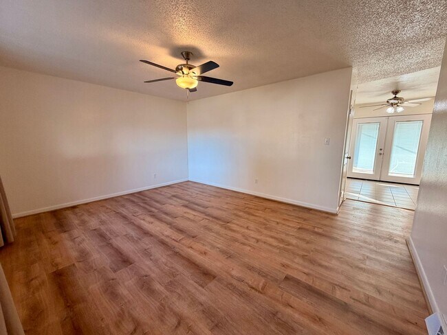 Building Photo - Lovely 5-bedroom, 2¾-bath home located in the heart of Old Town Firestone!