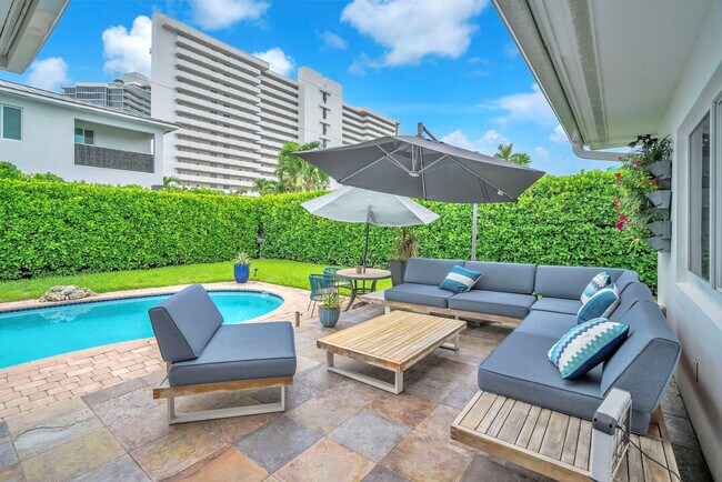 Building Photo - 2212 NE 32nd Ave