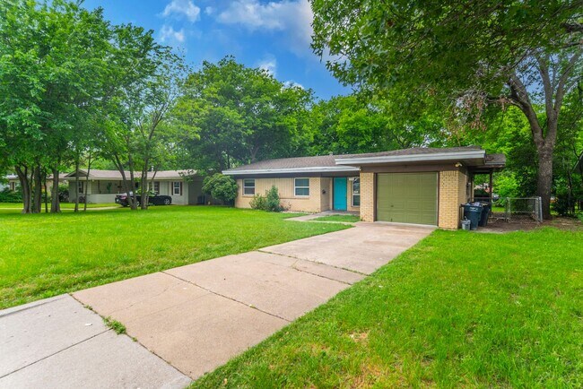Building Photo - New Renovated Home in Fort Worth Coming Soon!