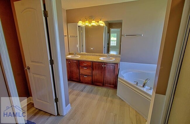 Building Photo - 305 Largo Ct