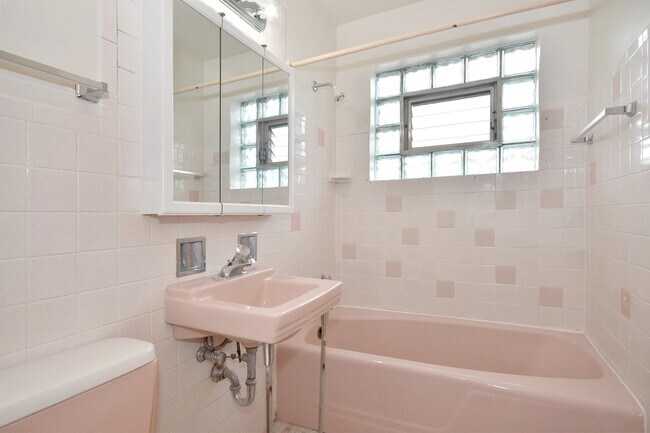 Building Photo - 2334 N 72nd Ct