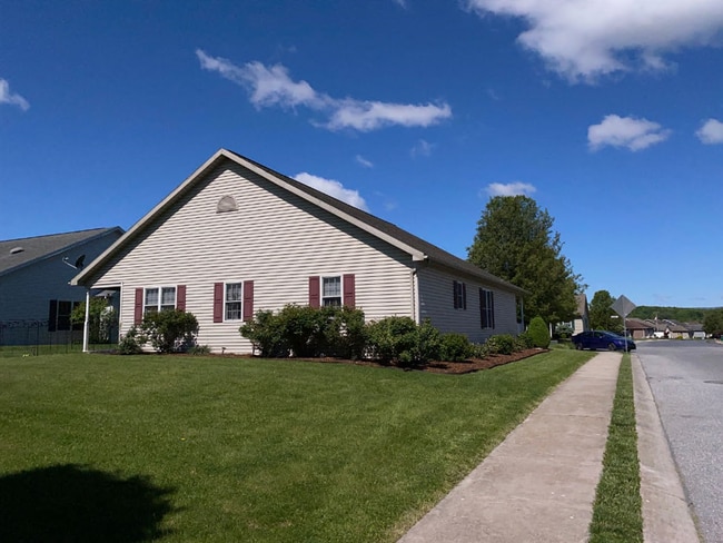 Building Photo - 152 Lantern Ln