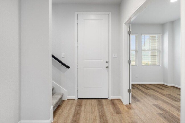 Building Photo - 303 Elm Br Trl
