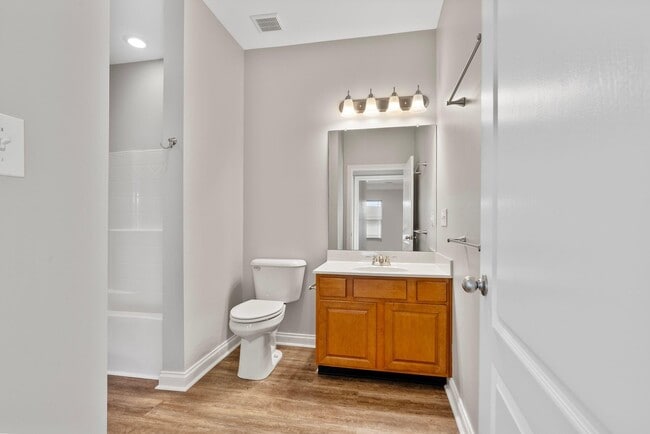 Building Photo - 585 Regency Cir