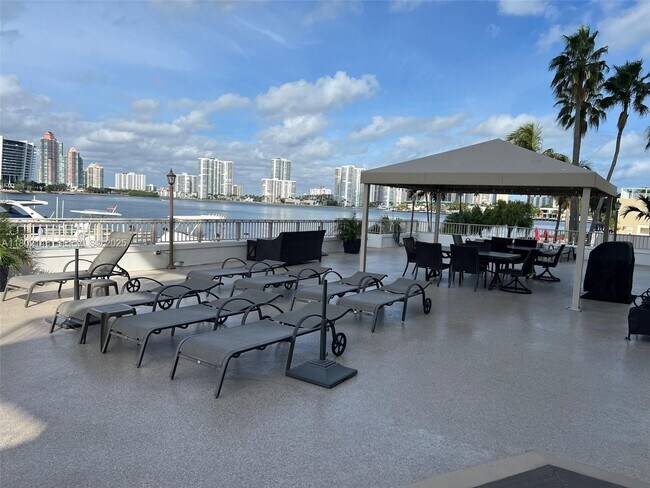 Building Photo - 18000 N Bay Rd