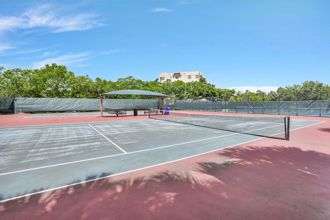 Building Photo - 3100 N Palm Aire Dr