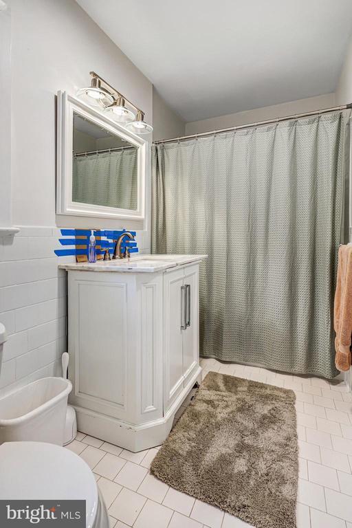 Building Photo - 1504 Wake Forest Dr