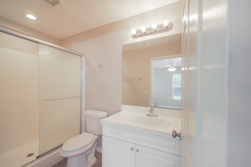 Building Photo - 1413 SW 11th Pl