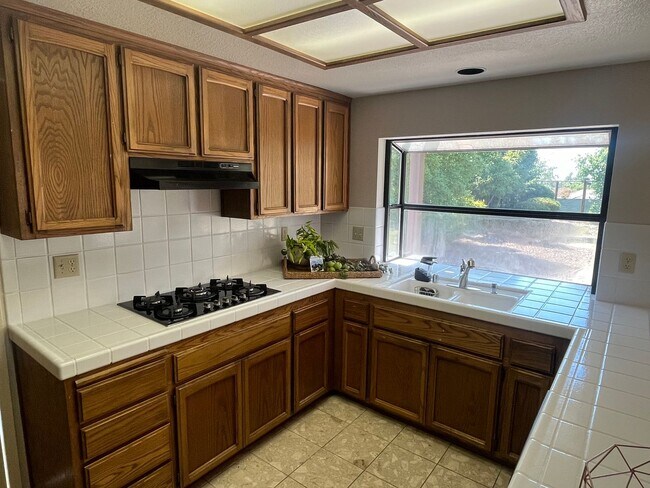 Building Photo - 4 Bedroom Home with 3- Car Garage in Hercules