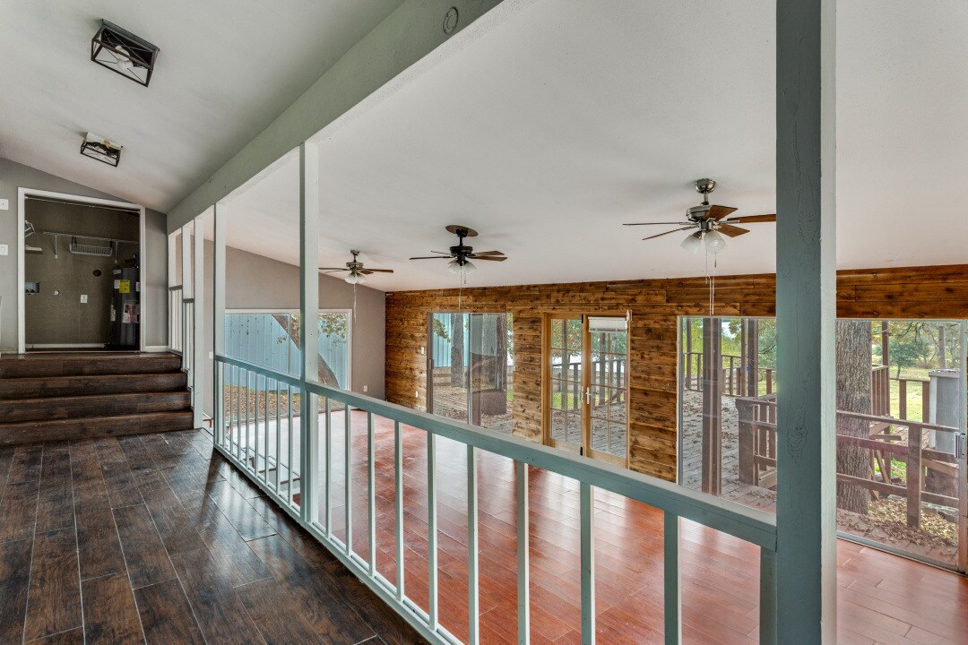 Building Photo - 1612 Woodview Dr