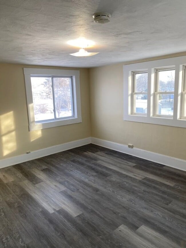 Building Photo - Spacious and beautifully remodeled 5 bed 2 bathroom home