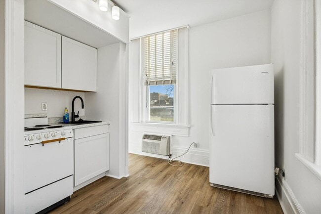 Building Photo - 302 N Church St