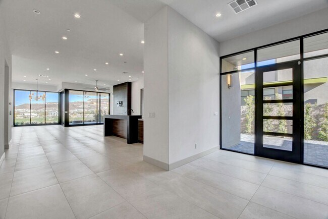 Building Photo - MacDonald Highlands Beauty With Awesome Views