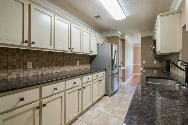 Building Photo - 633 Wilkinson Rd
