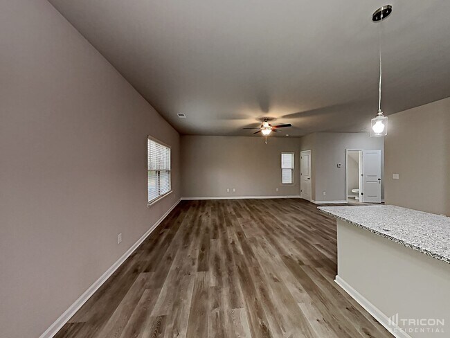 Building Photo - 139 Spring Knoll Dr