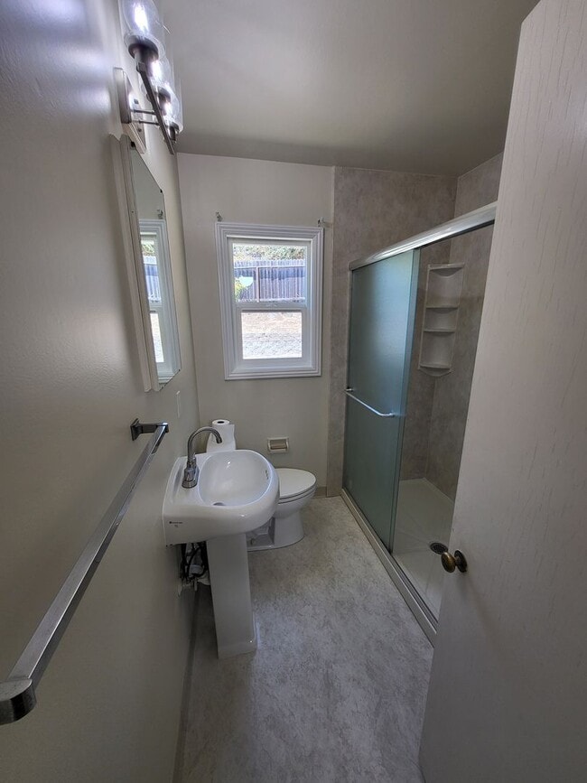 Building Photo - Single Story Home Located in the hills of ...