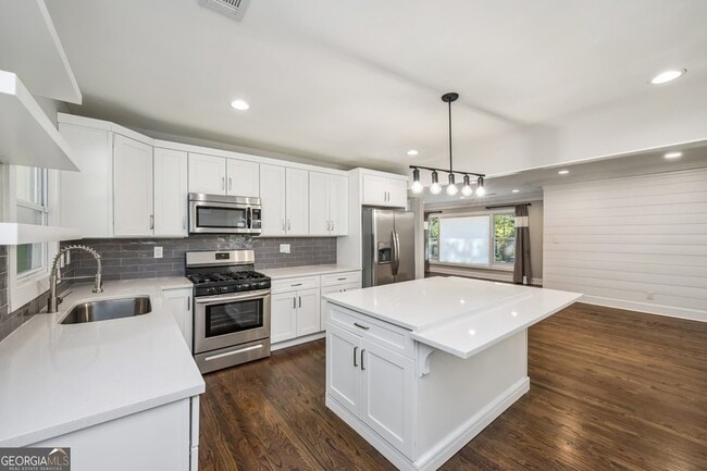 Building Photo - 2775 Glenvalley Dr