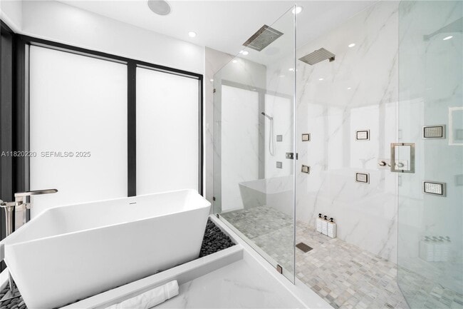 Building Photo - 550 NW 42nd St