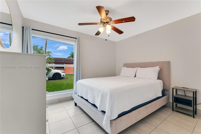 Building Photo - 9501 E Palmetto Club Ln
