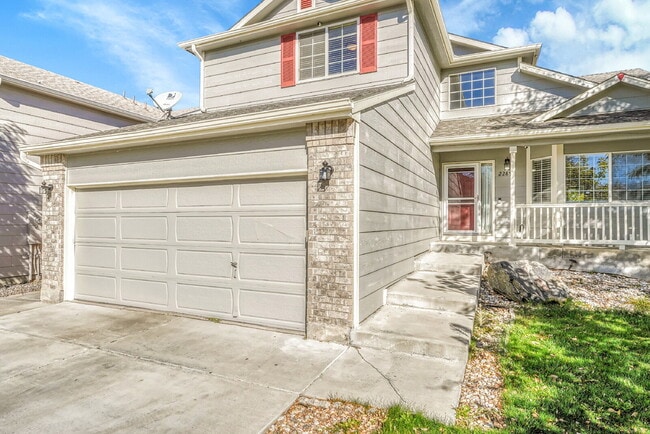 Building Photo - $3,400 - 5 Bed, 3.5 Bath Home in Aurora with in unit Laundry and Fenced in Yard!