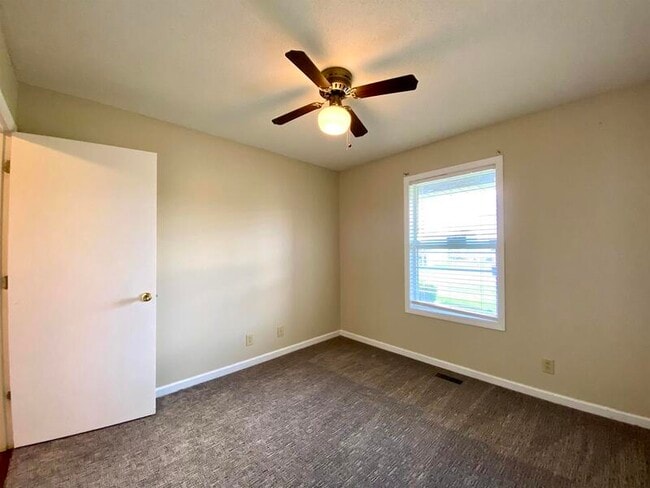 Building Photo - 701 Carbondale Dr