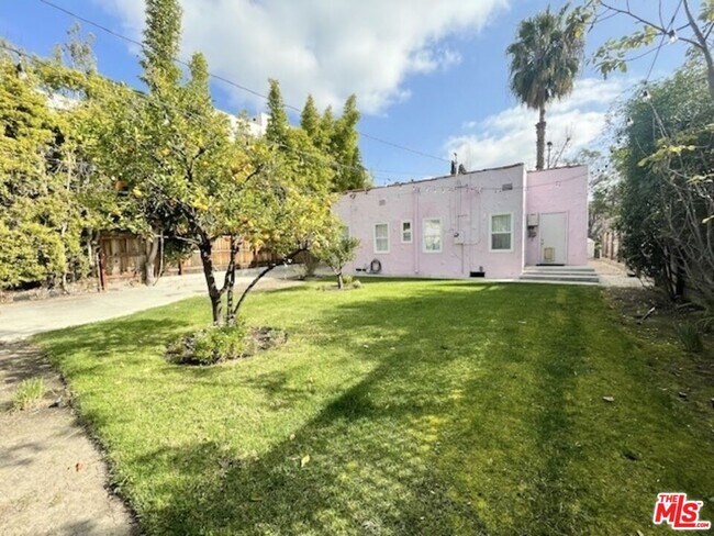 Building Photo - 459 S Holt Ave