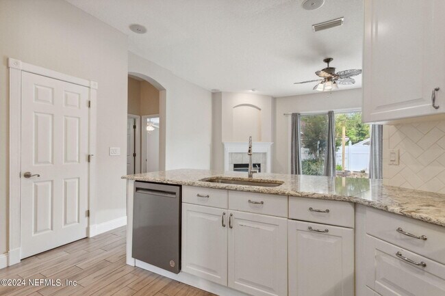 Building Photo - 13260 Bonaparte Ln
