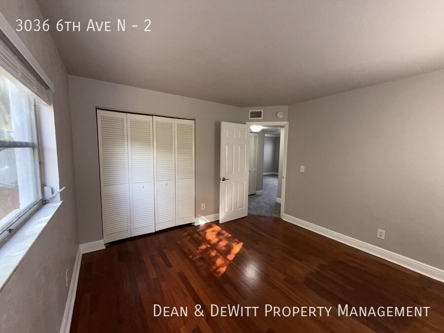 Building Photo - 2 Bed/1 Bath - Unit 2