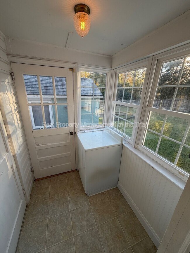 Building Photo - 7530 Shallowford Rd