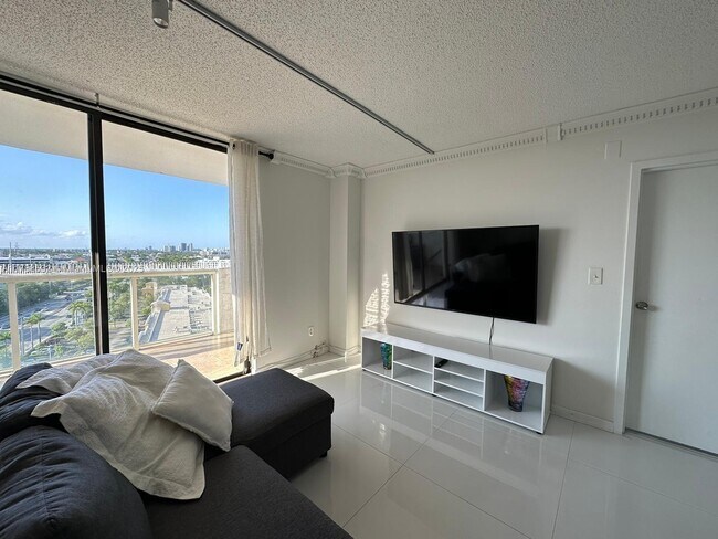 Primary Photo - 13499 Biscayne Blvd