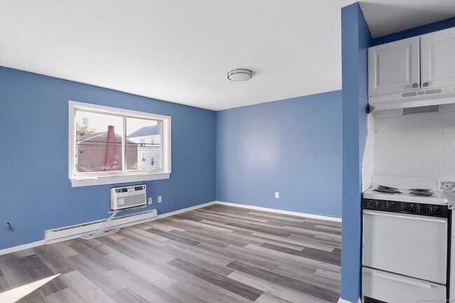 Building Photo - 36 Woodbury Ave