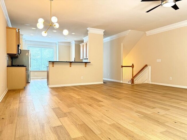 Building Photo - Sandy Springs 3 Bed-3.5 Bath Townhouse in Gated Cambridge, Hardwoods on Main!