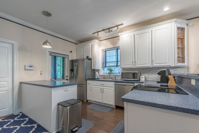 Building Photo - LOCATION! Beautiful East Asheville Home in...