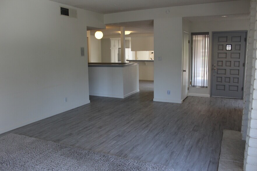 Building Photo - 6612 Reservoir Ln