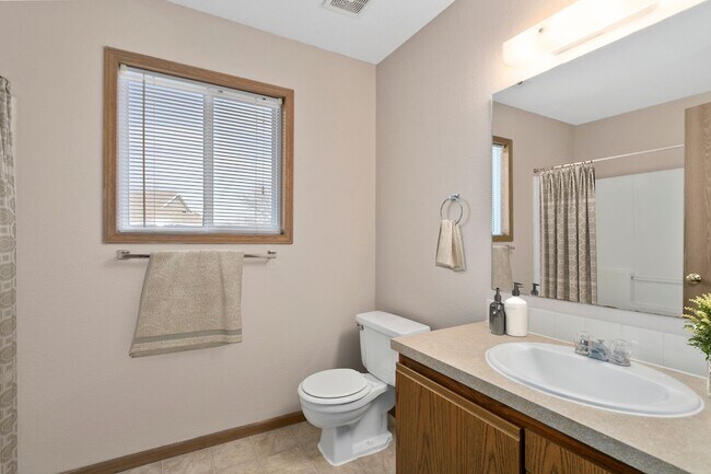 Building Photo - 1304 Crosswinds Ct