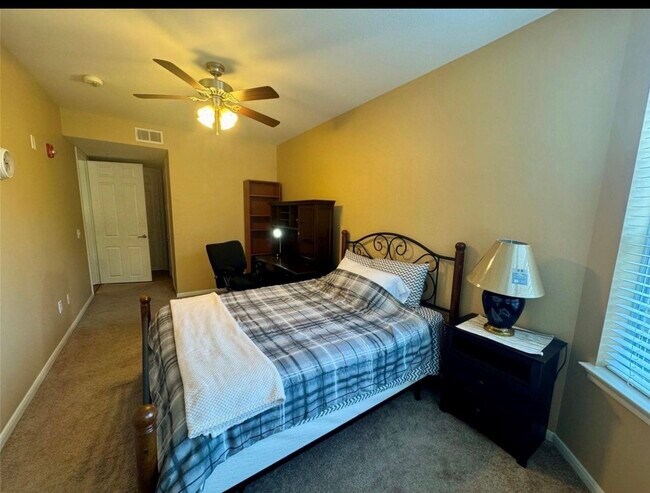 Building Photo - 7575 Kirby Dr