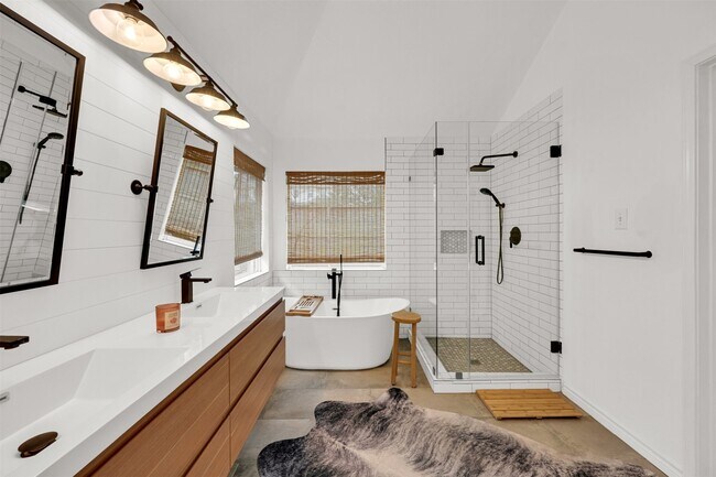 Building Photo - 8031 Clarion Way