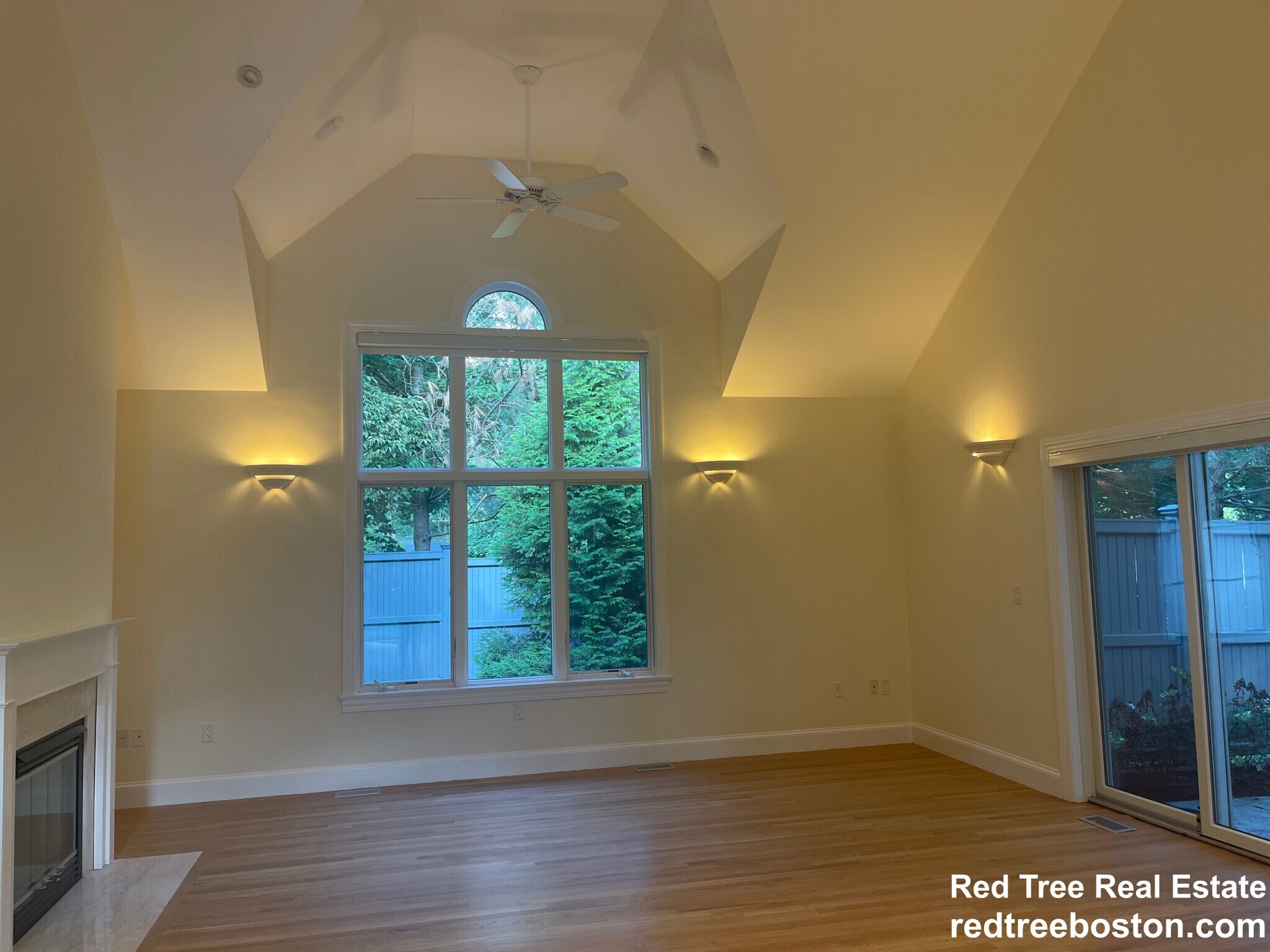 Building Photo - 901 W Roxbury Pky