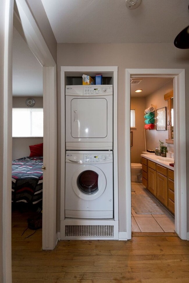 Building Photo - Students Welcome! Charming West Fort Collins Ranch Near Campus West & Foothills